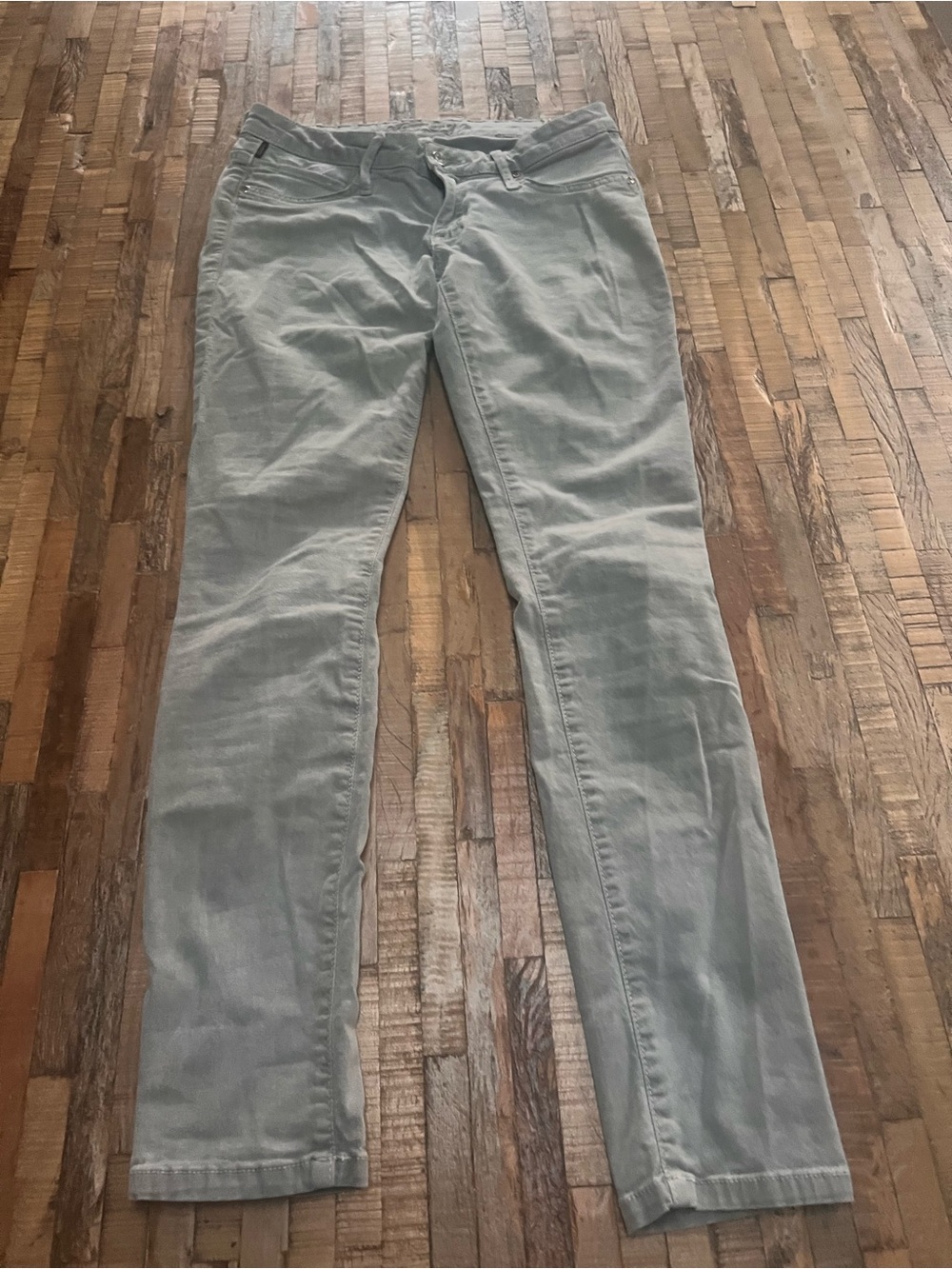 Women's Slim Straight Jeans in Light Grey